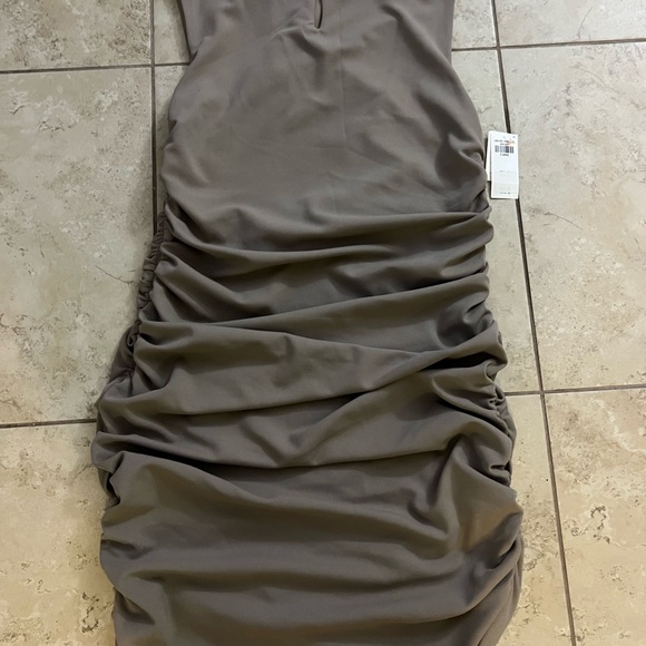 Abercrombie & Fitch Elegant Sand Ruched Dress NWT Size XL - Picture 8 of 11